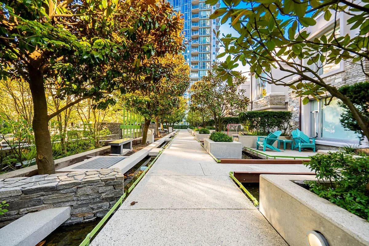 Modern 3BR 4 Beds Prime Downtown Spot photo 5