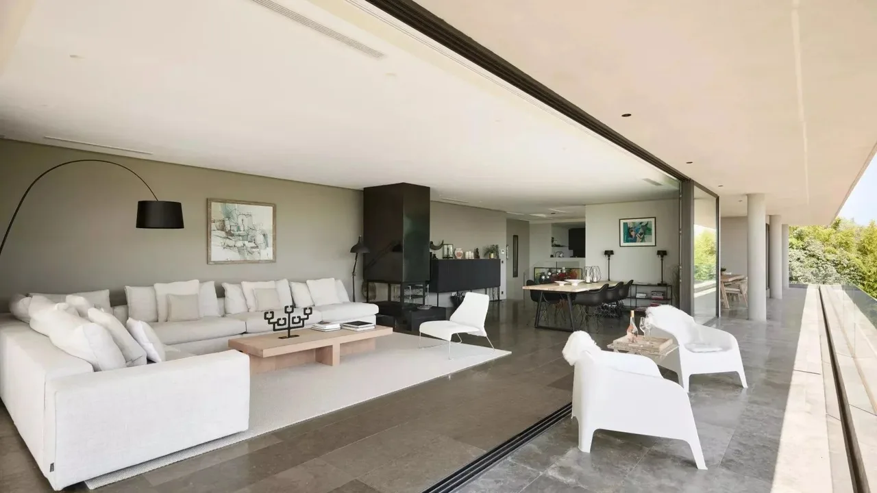 Bright Villa With Expansive Outdoor Terraces, Foto 2