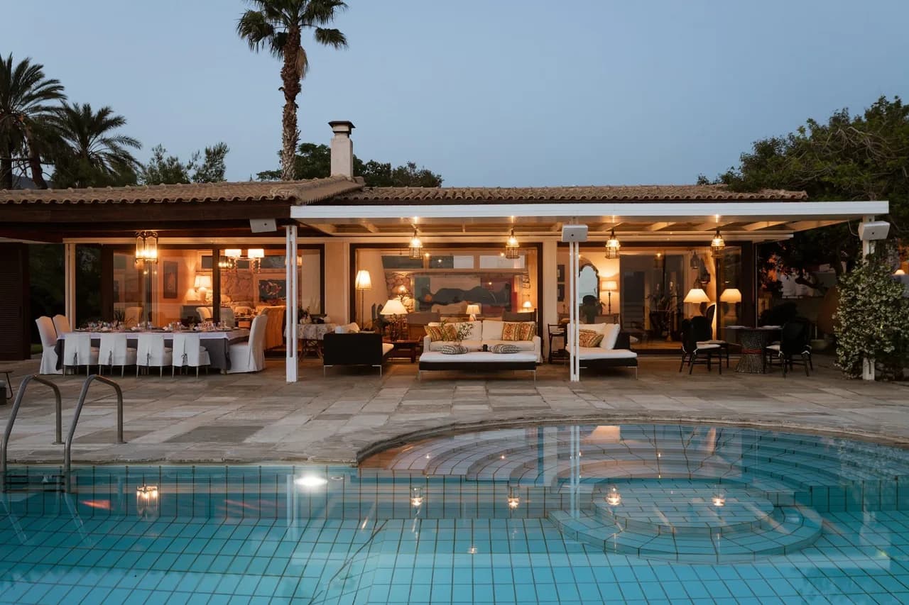 Beachfront Luxury Villa with Private Beach