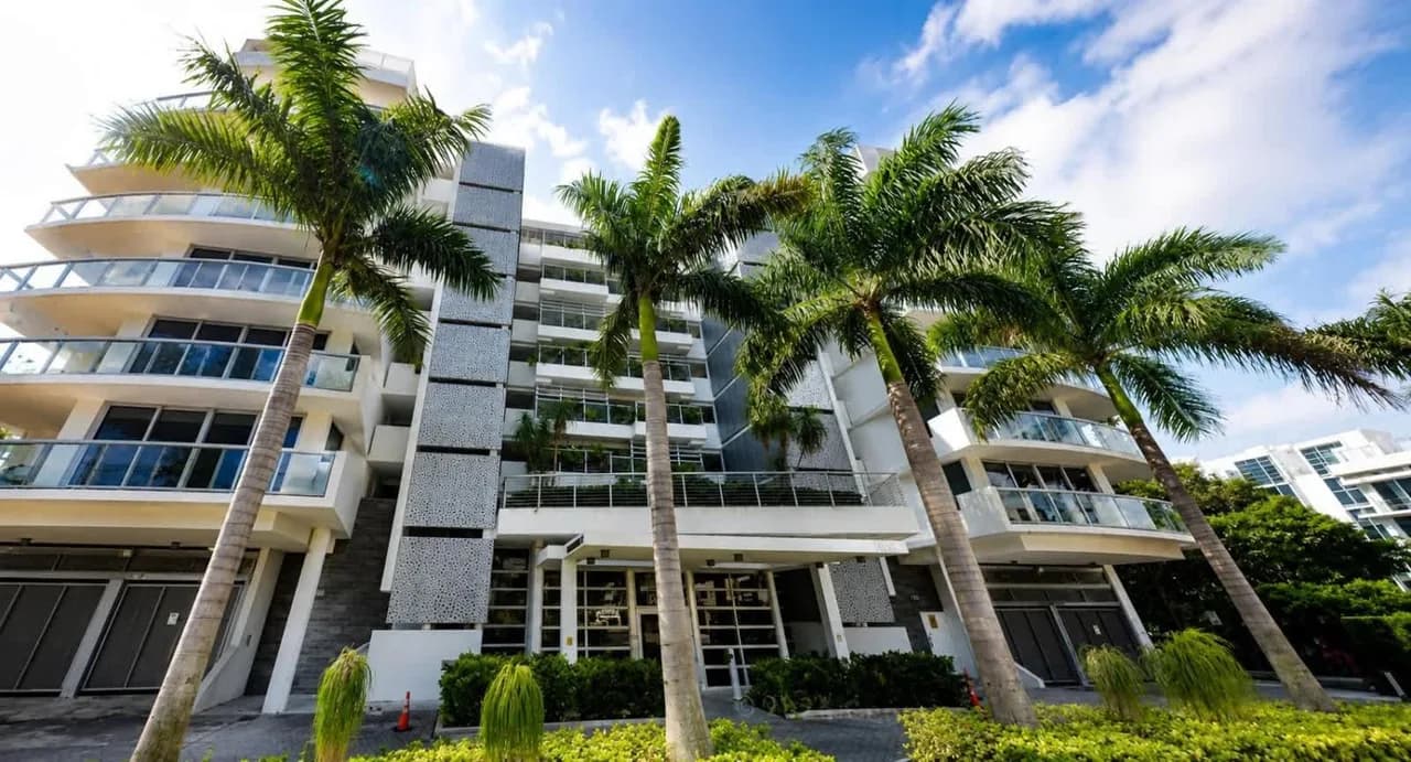 Chic Bay Harbor 3BR • Rooftop Pool • Free Parking
