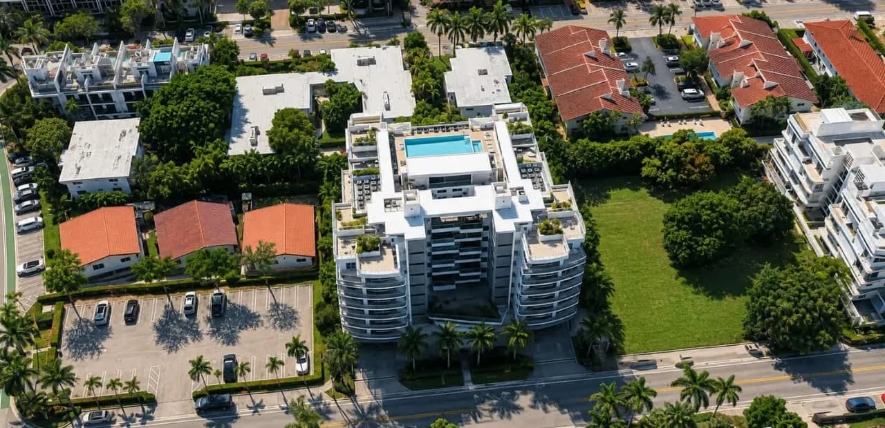 Chic Bay Harbor 3BR • Rooftop Pool • Free Parking photo 2