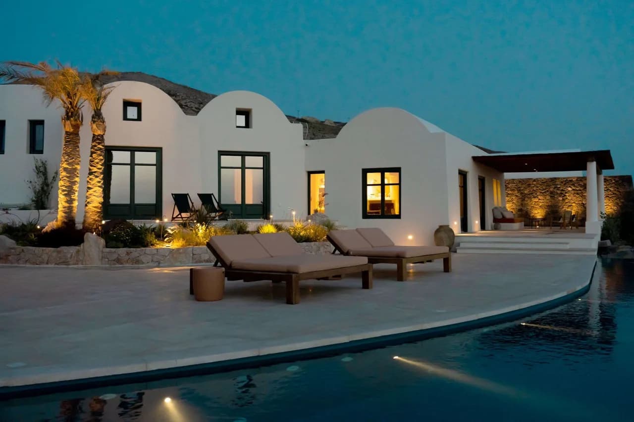 Serene Santorini Villa: Infinity Pool & Sea View, foto 2
