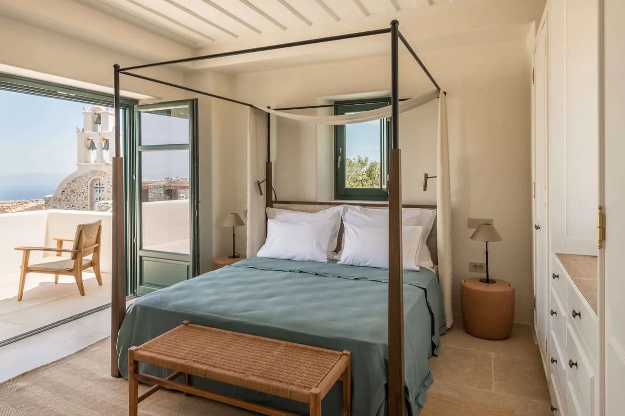 Serene Santorini Villa: Infinity Pool & Sea View, foto 3