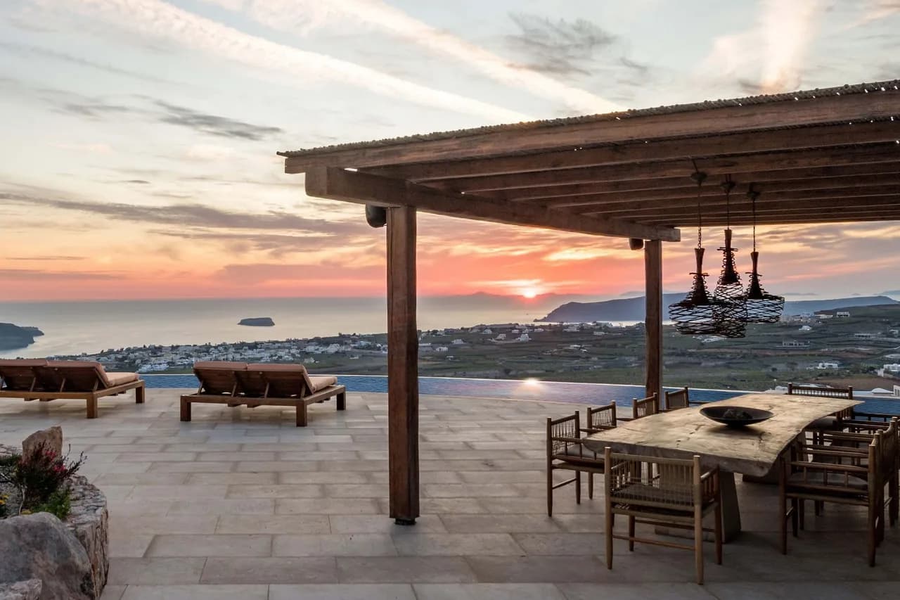 Serene Santorini Villa: Infinity Pool & Sea View, foto 5