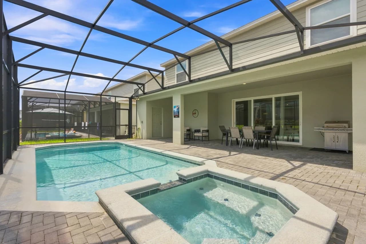 Spacious Family Escape, Pool & Game Room photo 2