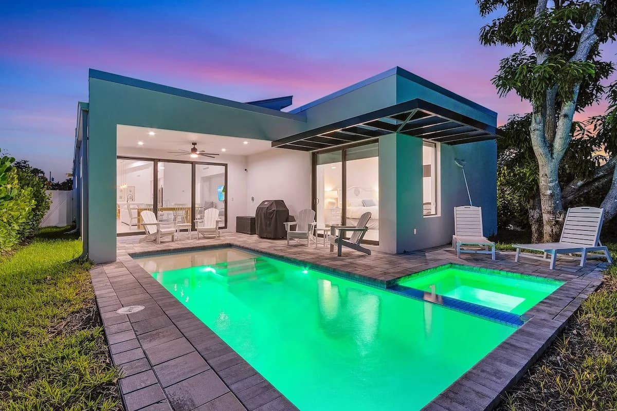 Modern Naples Beach Home, Pool, Hot Tub & 2 Master Suites
