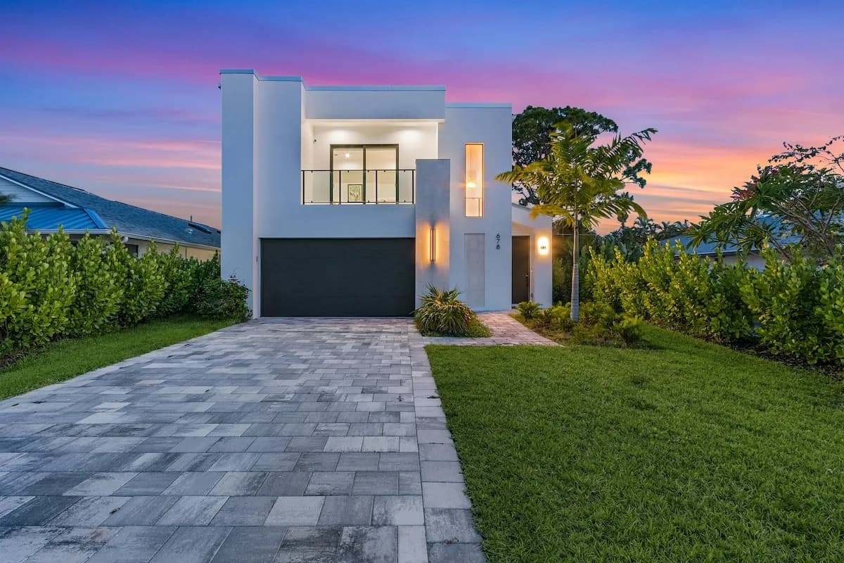 Modern Naples Beach Home, Pool, Hot Tub & 2 Master Suites photo 2