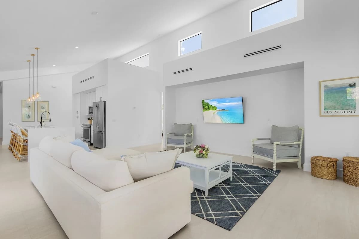 Modern Naples Beach Home, Pool, Hot Tub & 2 Master Suites photo 3