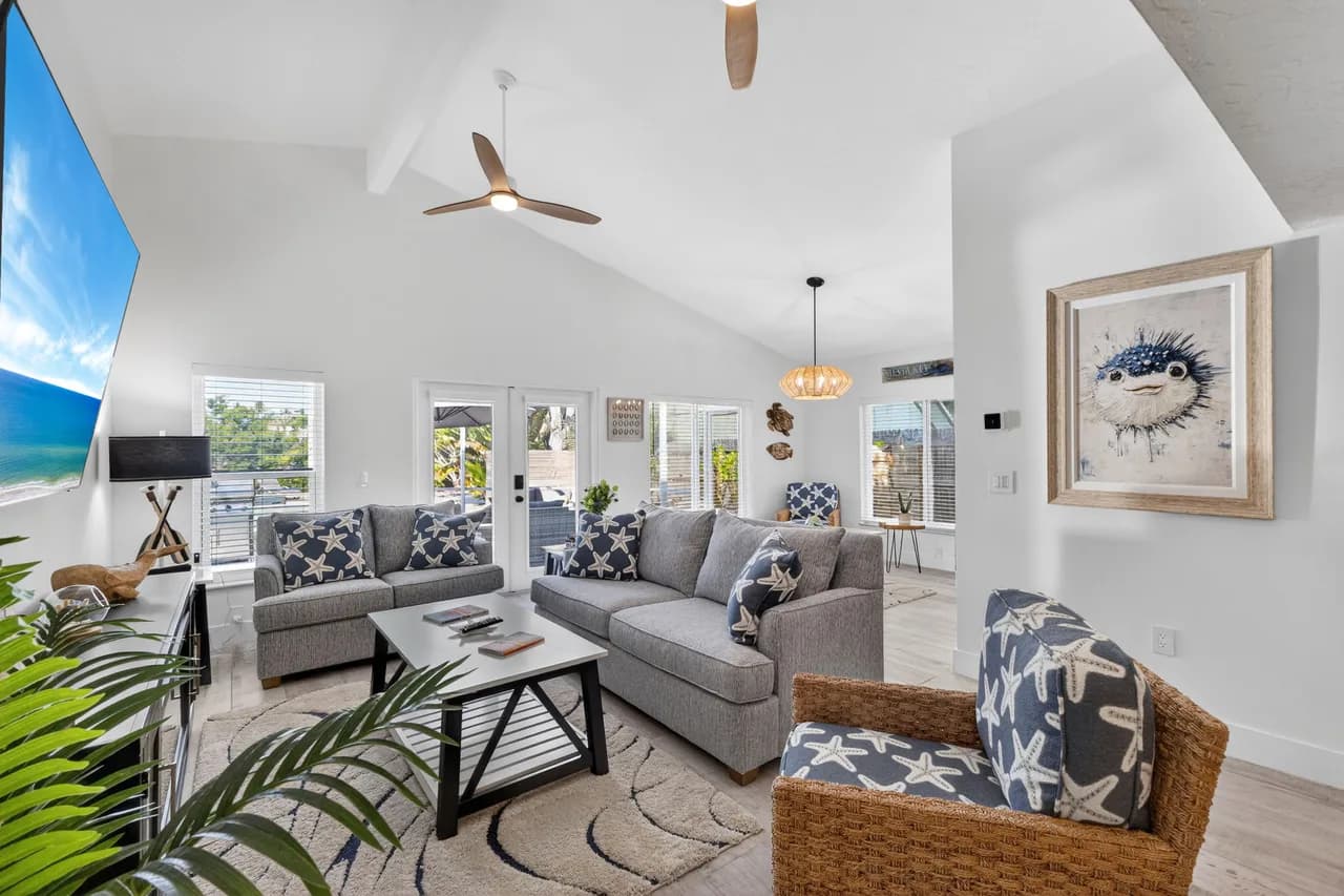 Waterfront 3-Bed Retreat with Pool photo 2