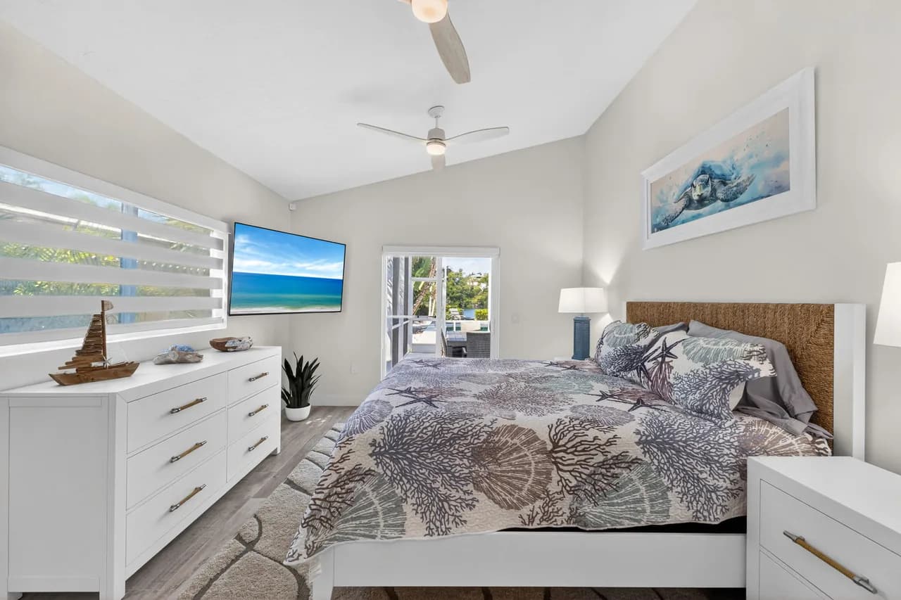 Waterfront 3-Bed Retreat with Pool photo 4