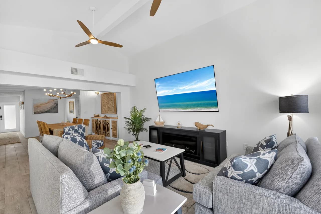 Waterfront 3-Bed Retreat with Pool photo 5