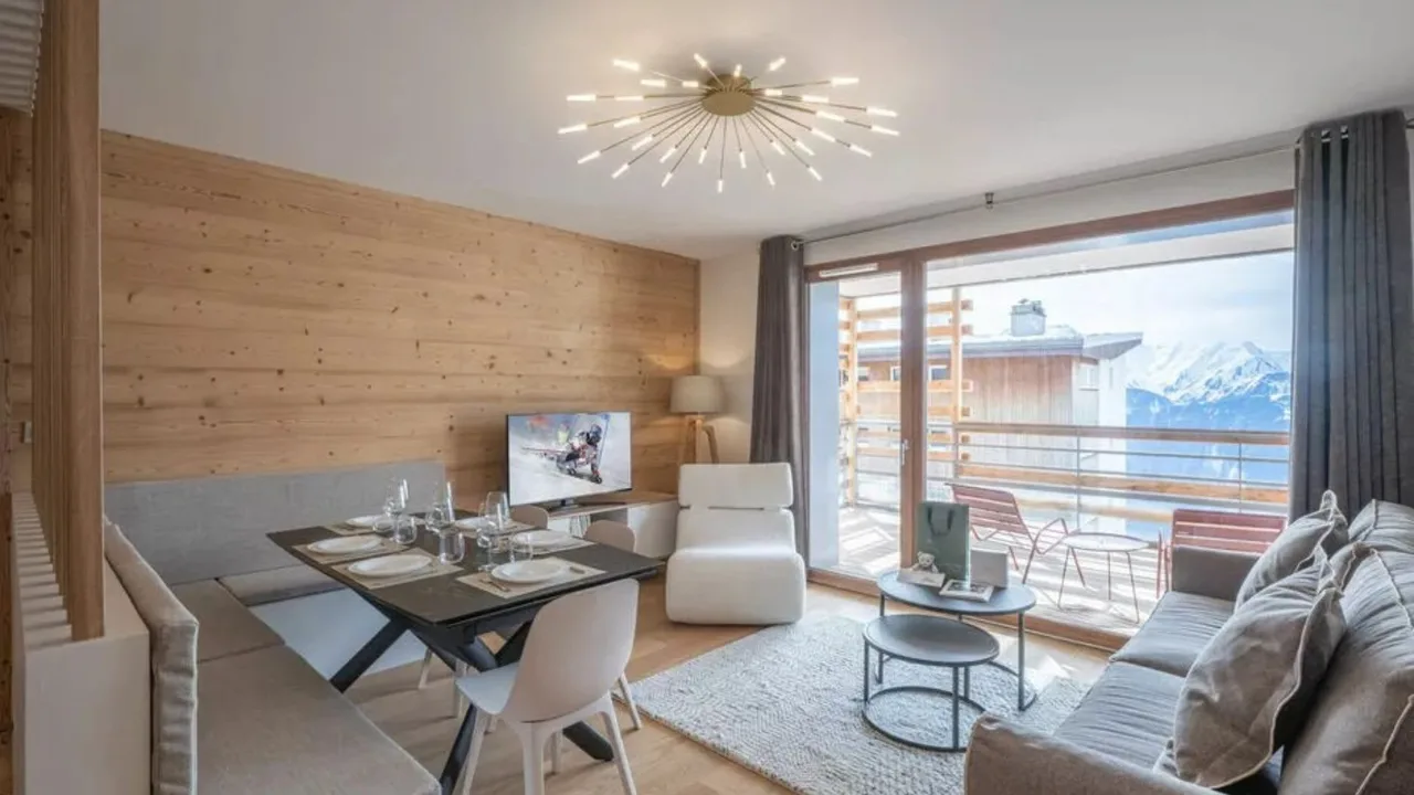 Bright Apartment With Breathtaking Mountain Views photo 2