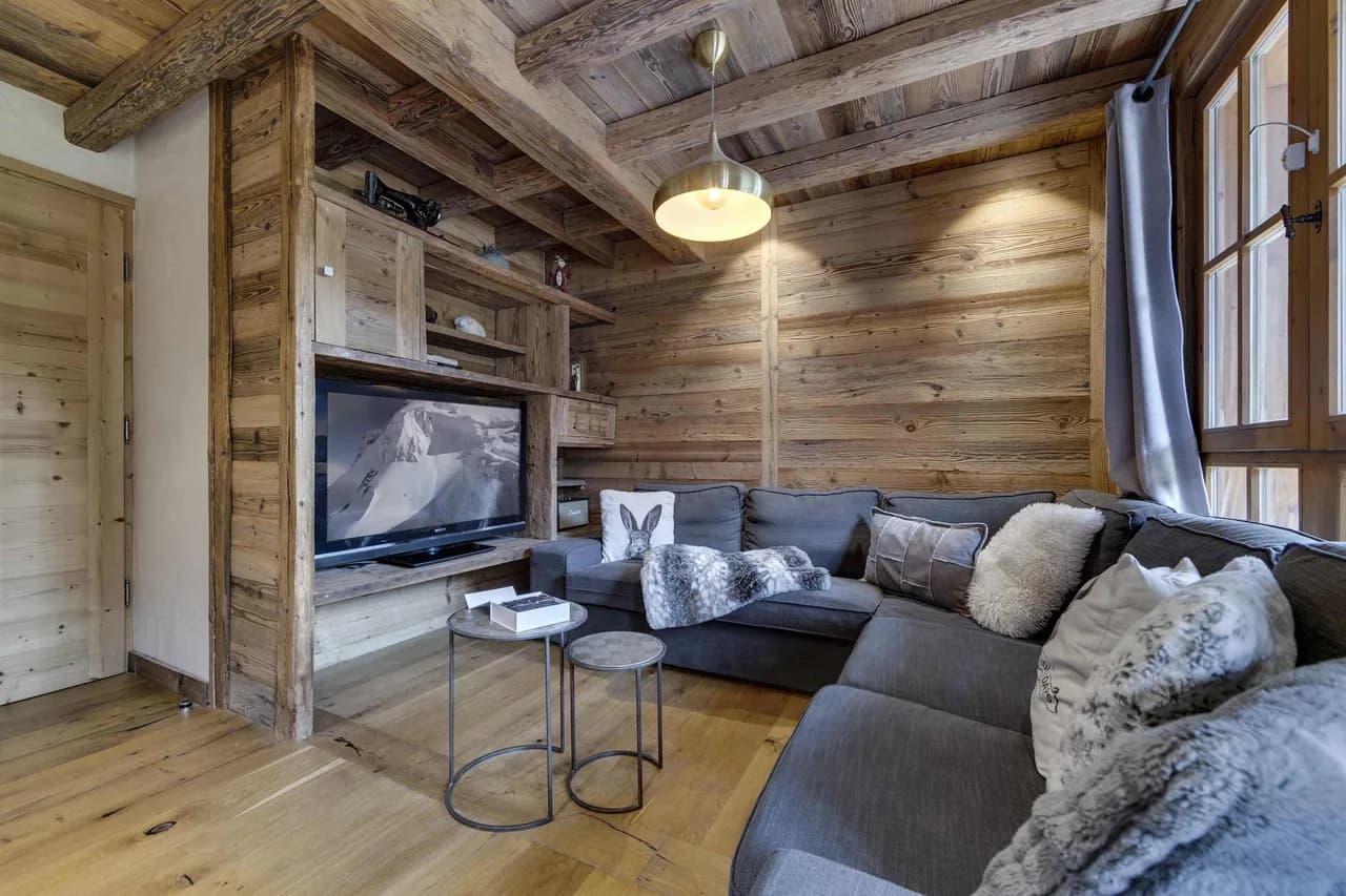 Pedestrian Alpine Retreat With Ski Access photo 5