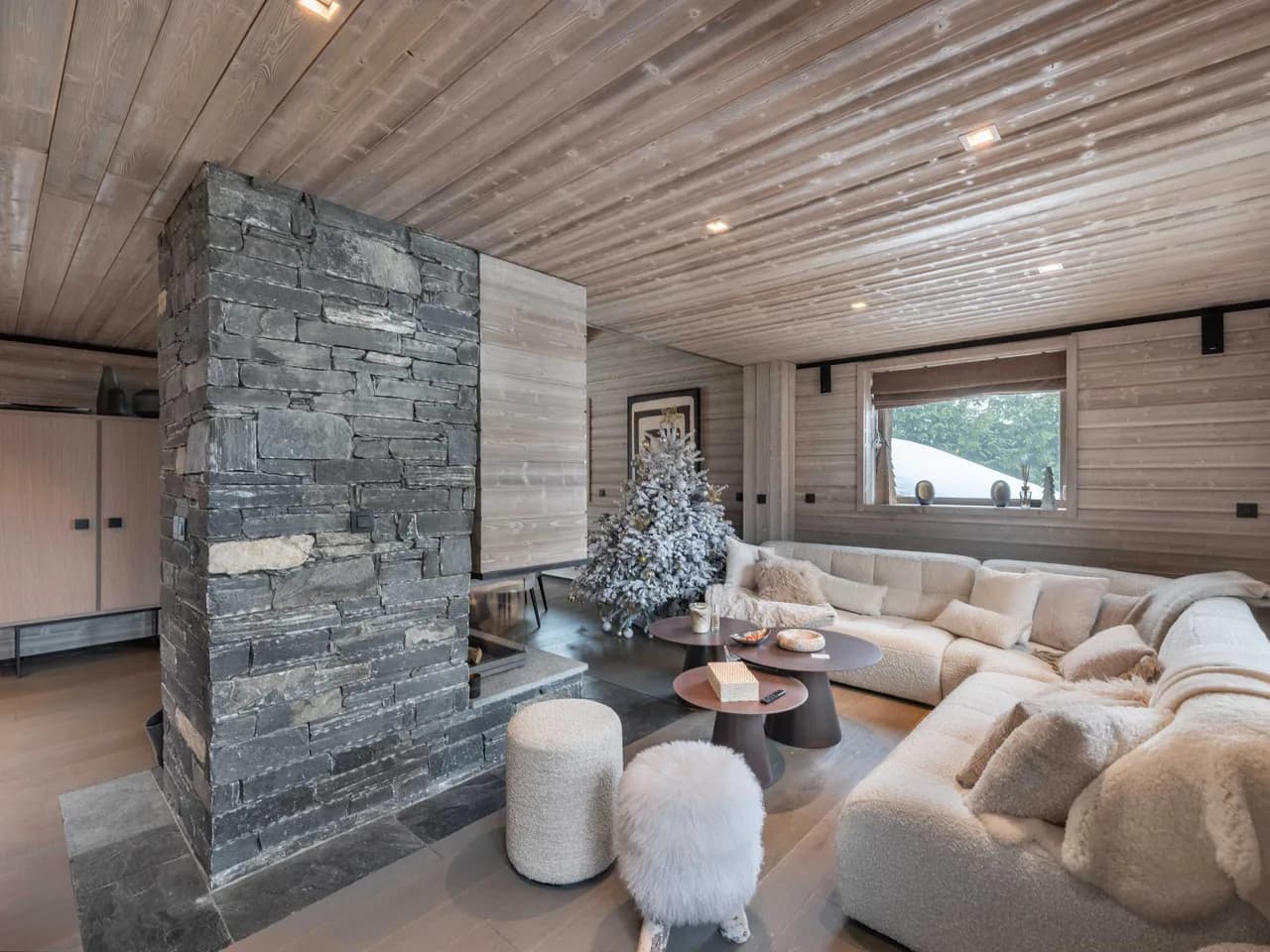 Elegant Six Bedroom Chalet Near Megève photo 4