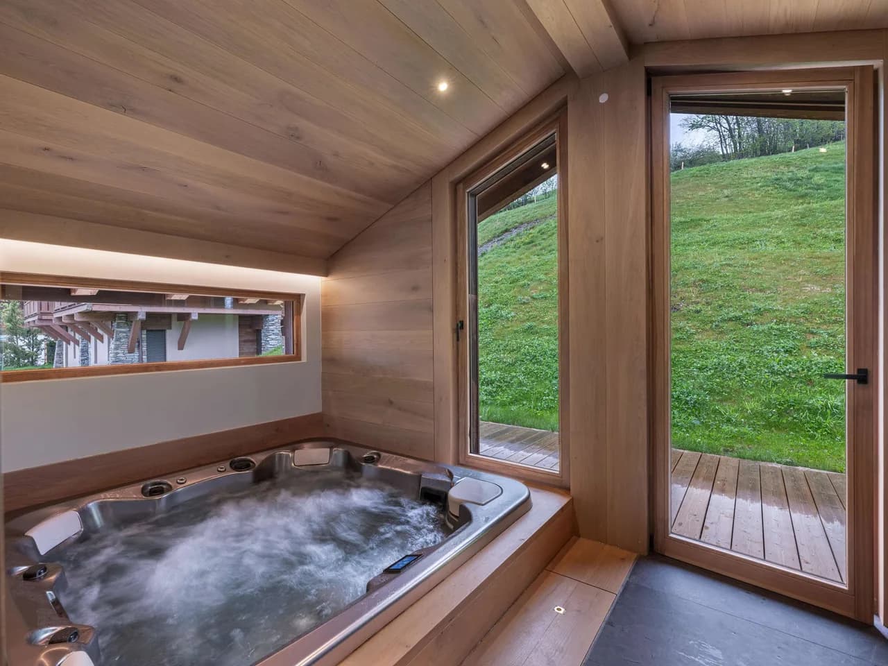 Five Bedroom Chalet Near Megève Skiing photo 3