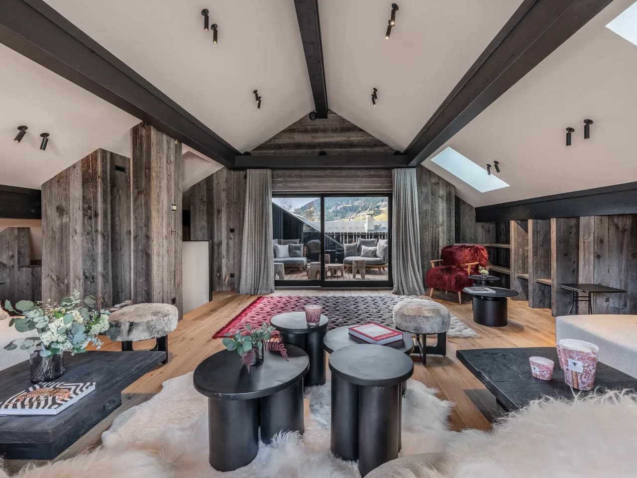  Contemporary Retreat With Five Ensuite Bedrooms photo 5