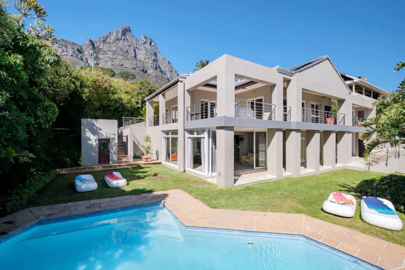Family Home w Views Pool and Garden 100 Geneva