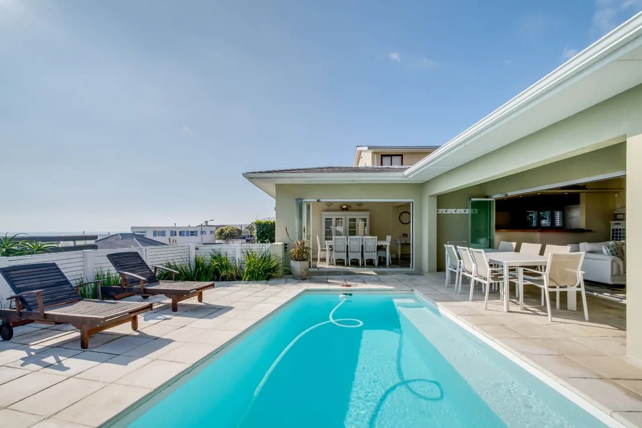 Beach-Style Villa with Pool in Cape Town