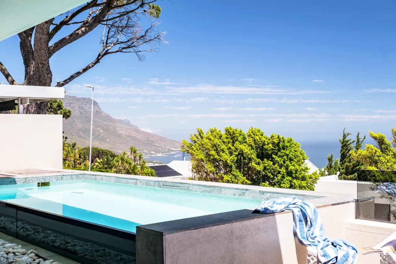 Spacious Four Bedroom Apartment in Cape Town