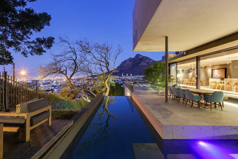 Rooftop Deck Villa with Mountain Views in Cape Town