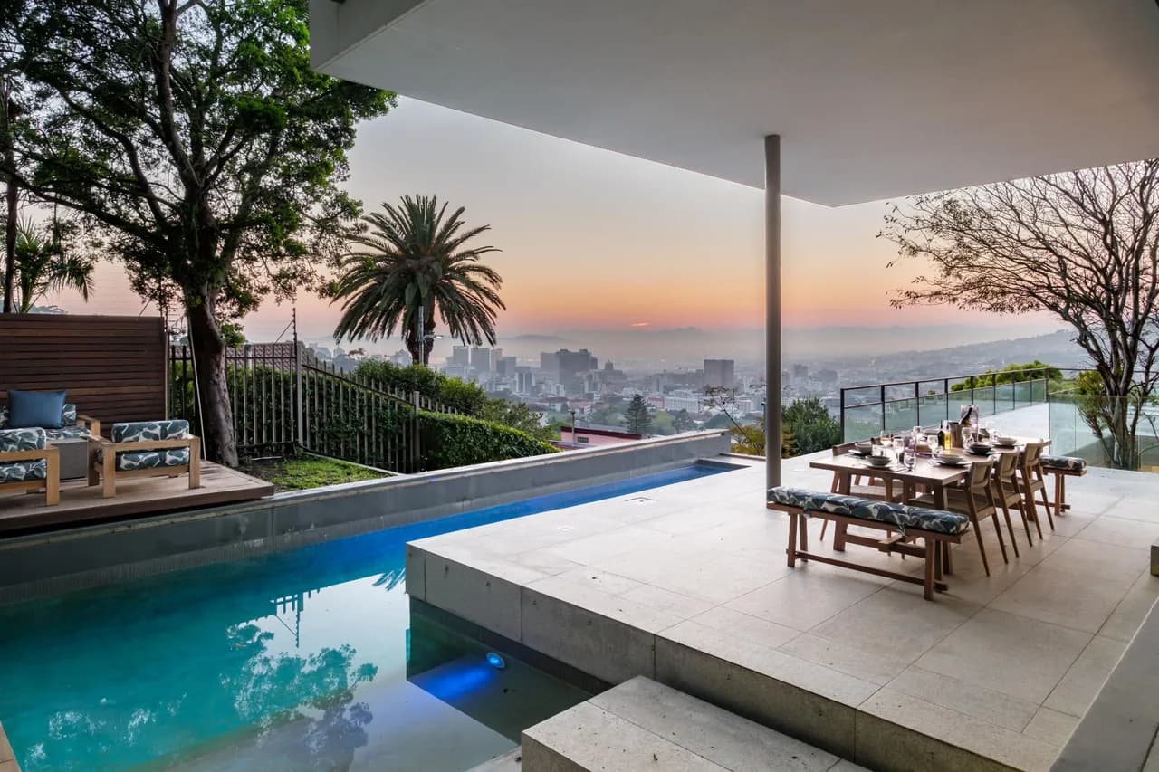 Rooftop Deck Villa with Mountain Views in Cape Town