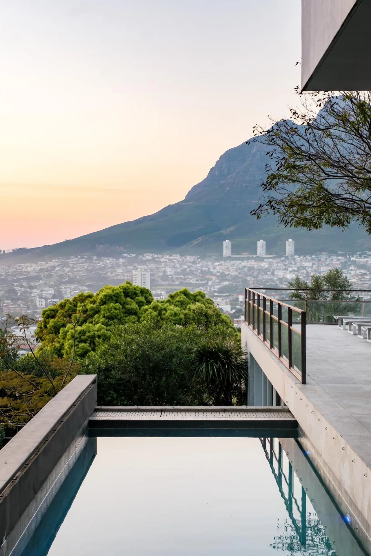 Rooftop Deck Villa with Mountain Views in Cape Town photo 4