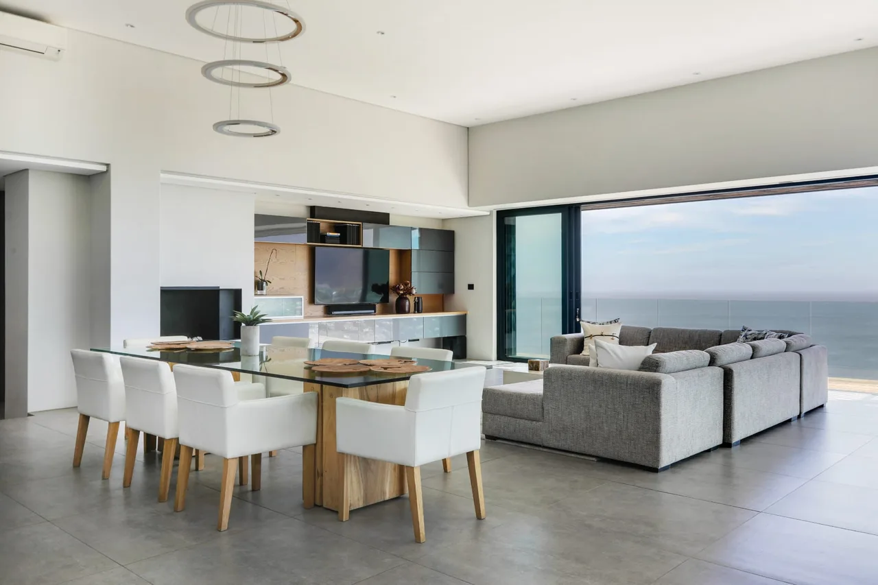 Elegant Poolside Retreat in Cape Town photo 2
