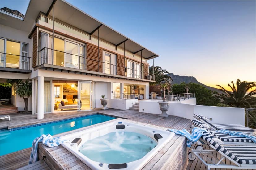 Jacuzzi-Equipped Villa with Views in Cape Town