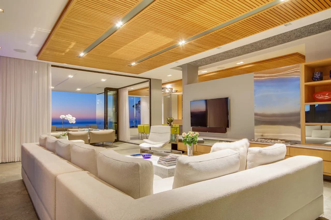 Three-Level Villa with Lift in Cape Town, Foto 2