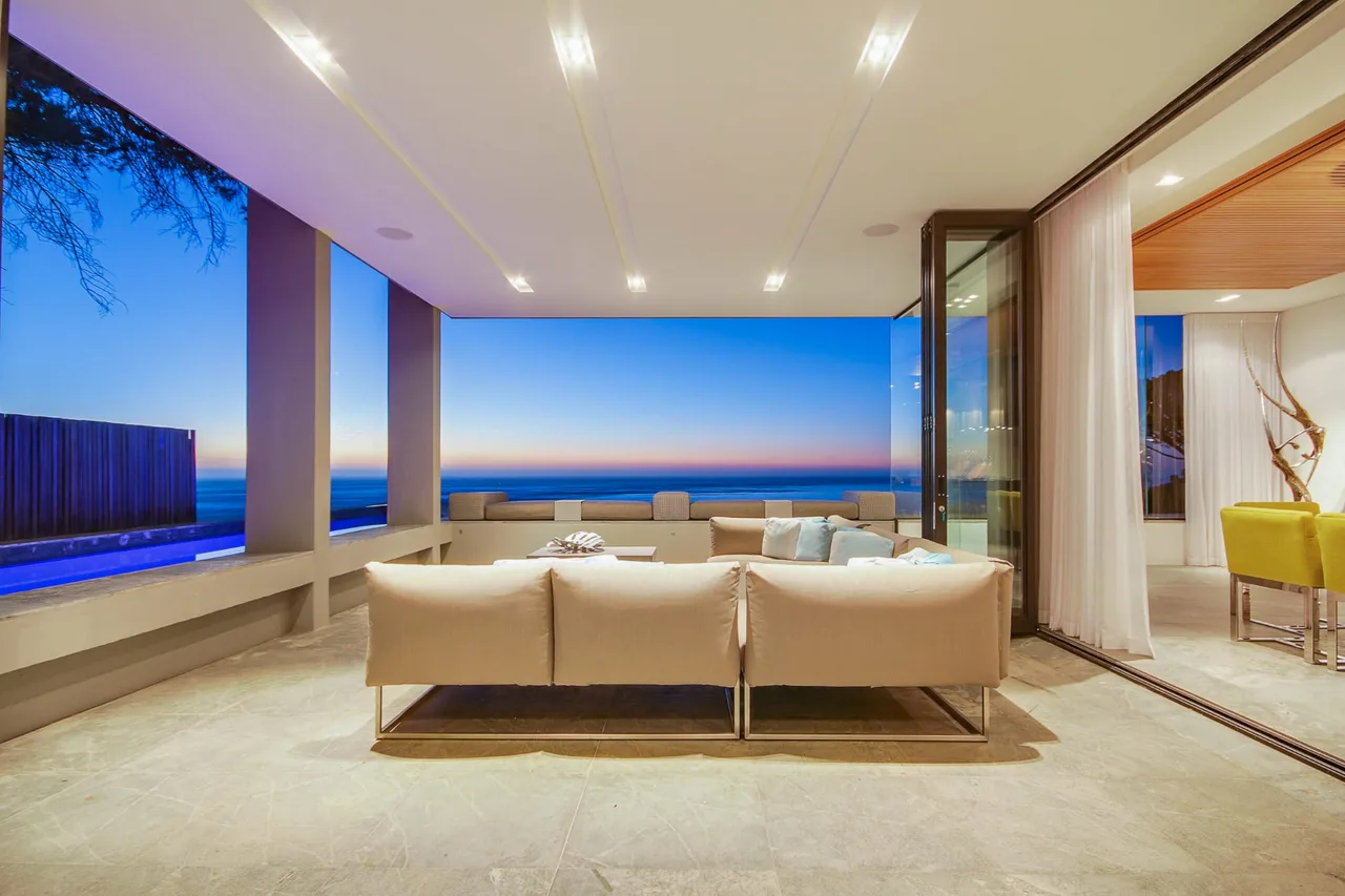 Three-Level Villa with Lift in Cape Town, Foto 3
