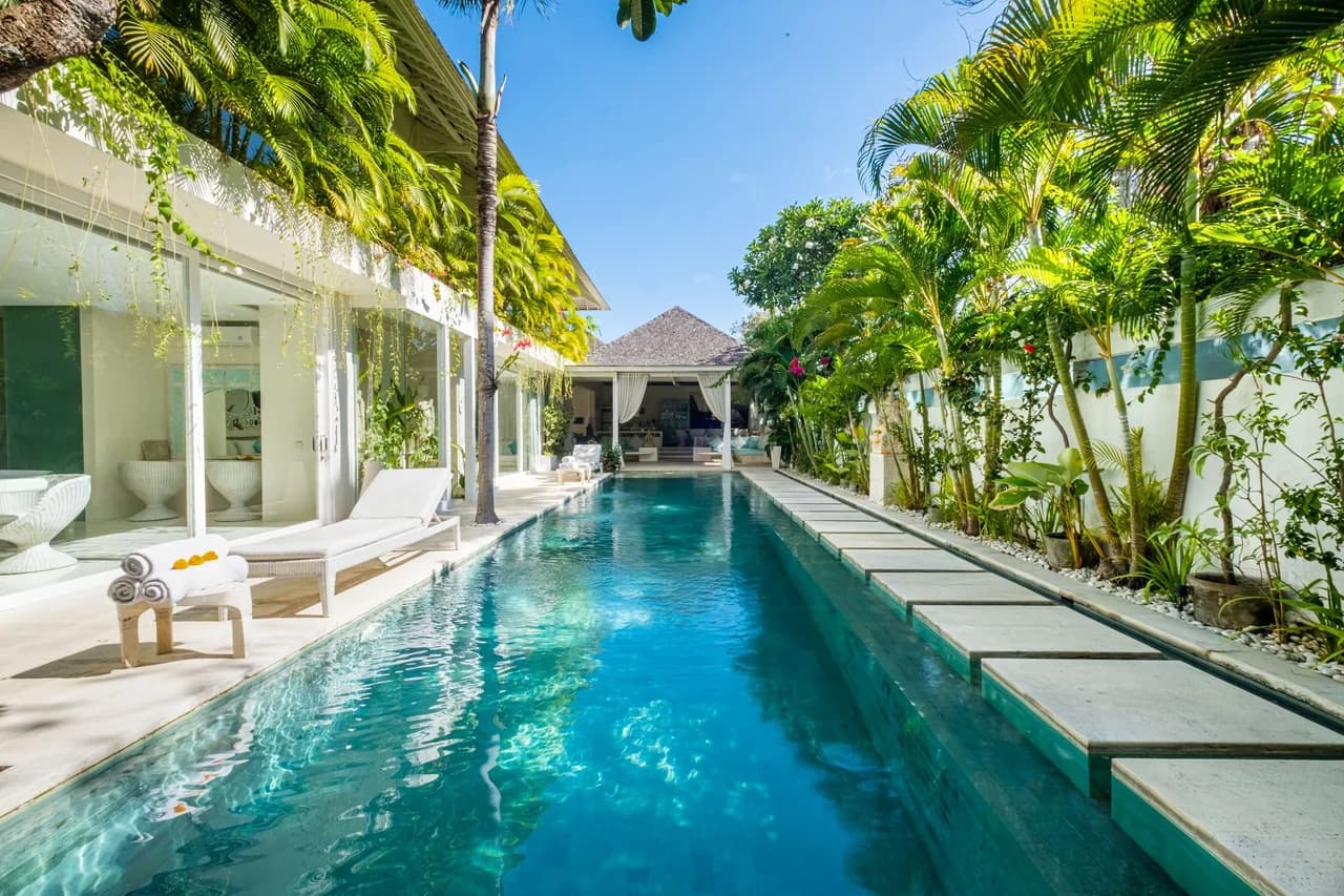 Balcony Five Bedroom Villa in North Kuta, Foto 3