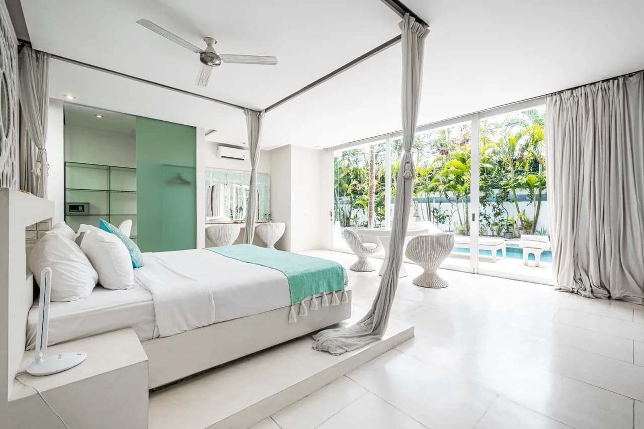 Balcony Five Bedroom Villa in North Kuta, Foto 5