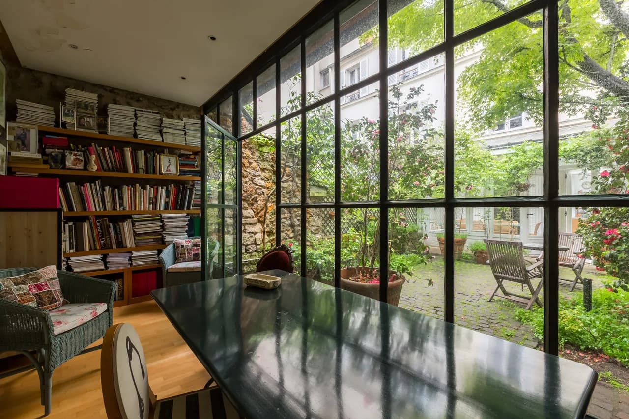 Charming Townhouse with Terrace in Paris photo 3