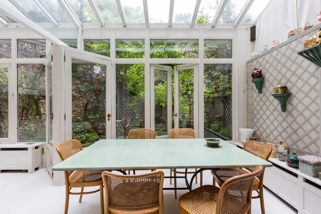 Charming Townhouse with Terrace in Paris photo 4