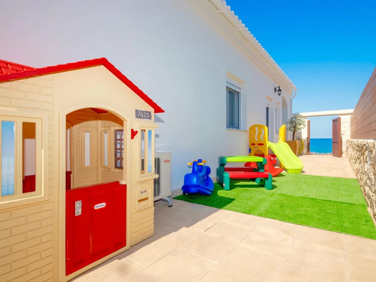 Skyline Beachfront Villa in Crete photo 5