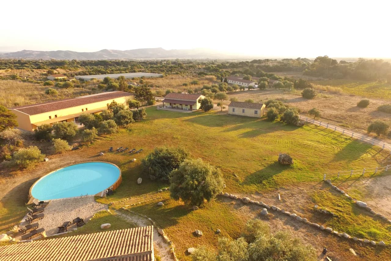 Private Garden Pool Villa in Badesi, Foto 3