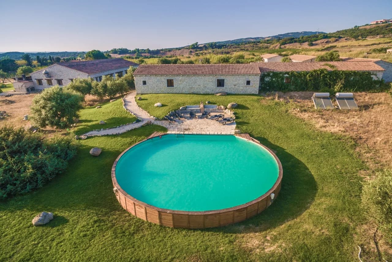 Private Garden Pool Villa in Badesi, Foto 4