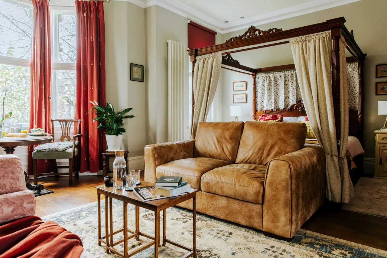 The Suite | Cardiff City Centre + Private Parking photo 2