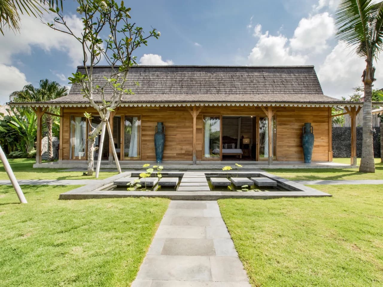 Twelve Bedroom Villa with Pool in Kerobokan Kelod, photo 3