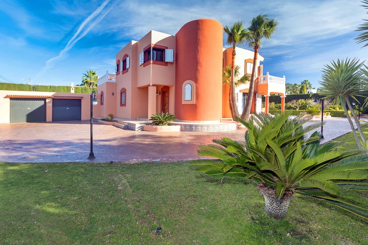 Spacious Six Bedroom Villa in Can Besso, Ibiza, foto 2
