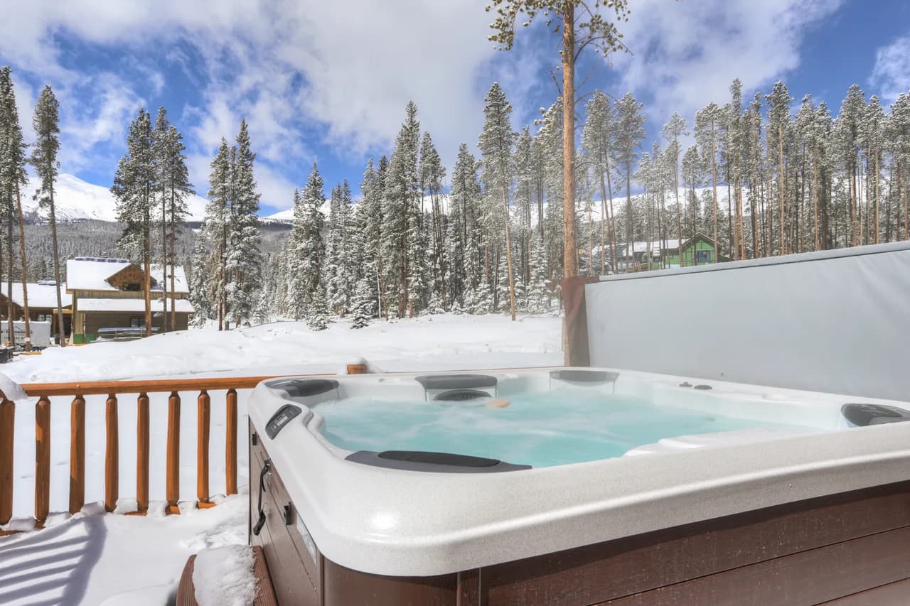 Elegant Retreat with Balcony in Breckenridge photo 2