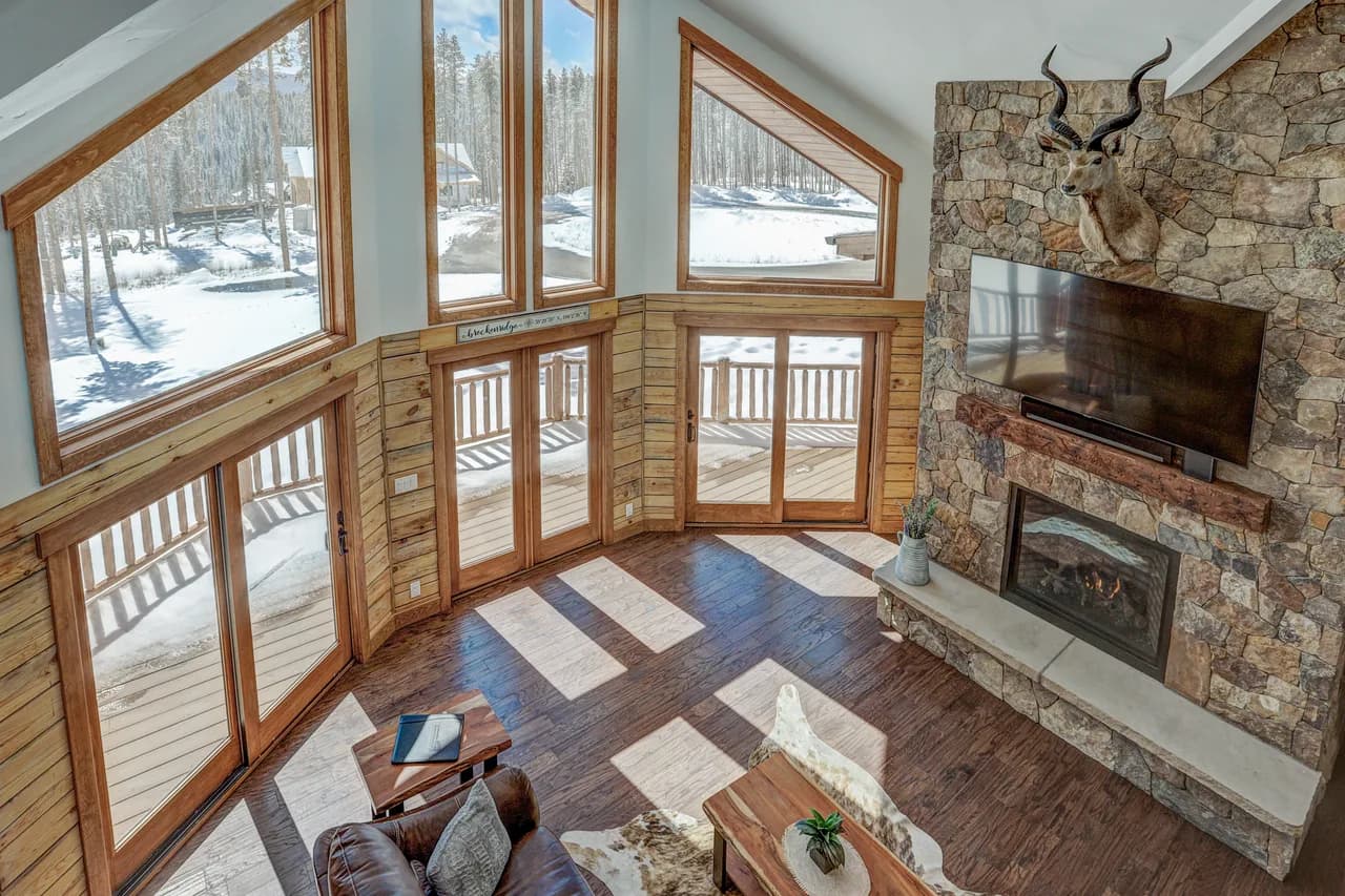 Elegant Retreat with Balcony in Breckenridge photo 3