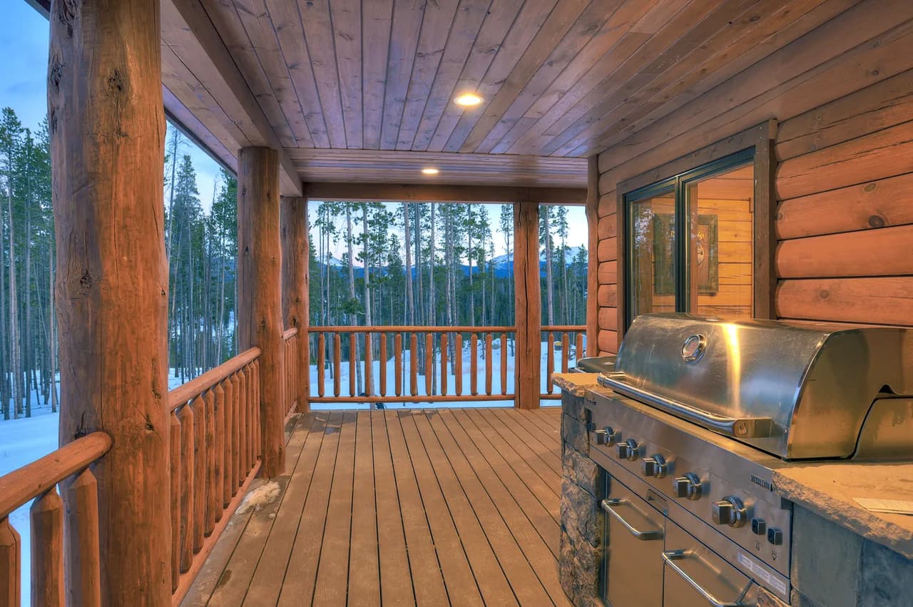 Elegant Retreat with Balcony in Breckenridge photo 5