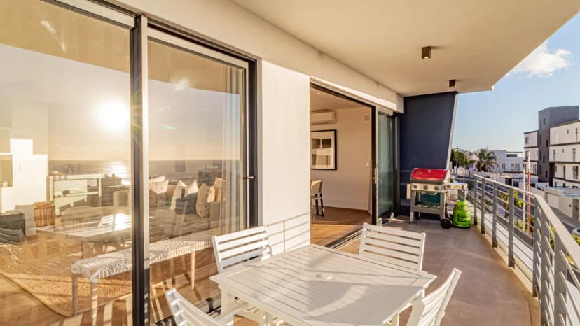 Modern Sea Point Apartment w/ Sea Views (Alpha Sunsets)