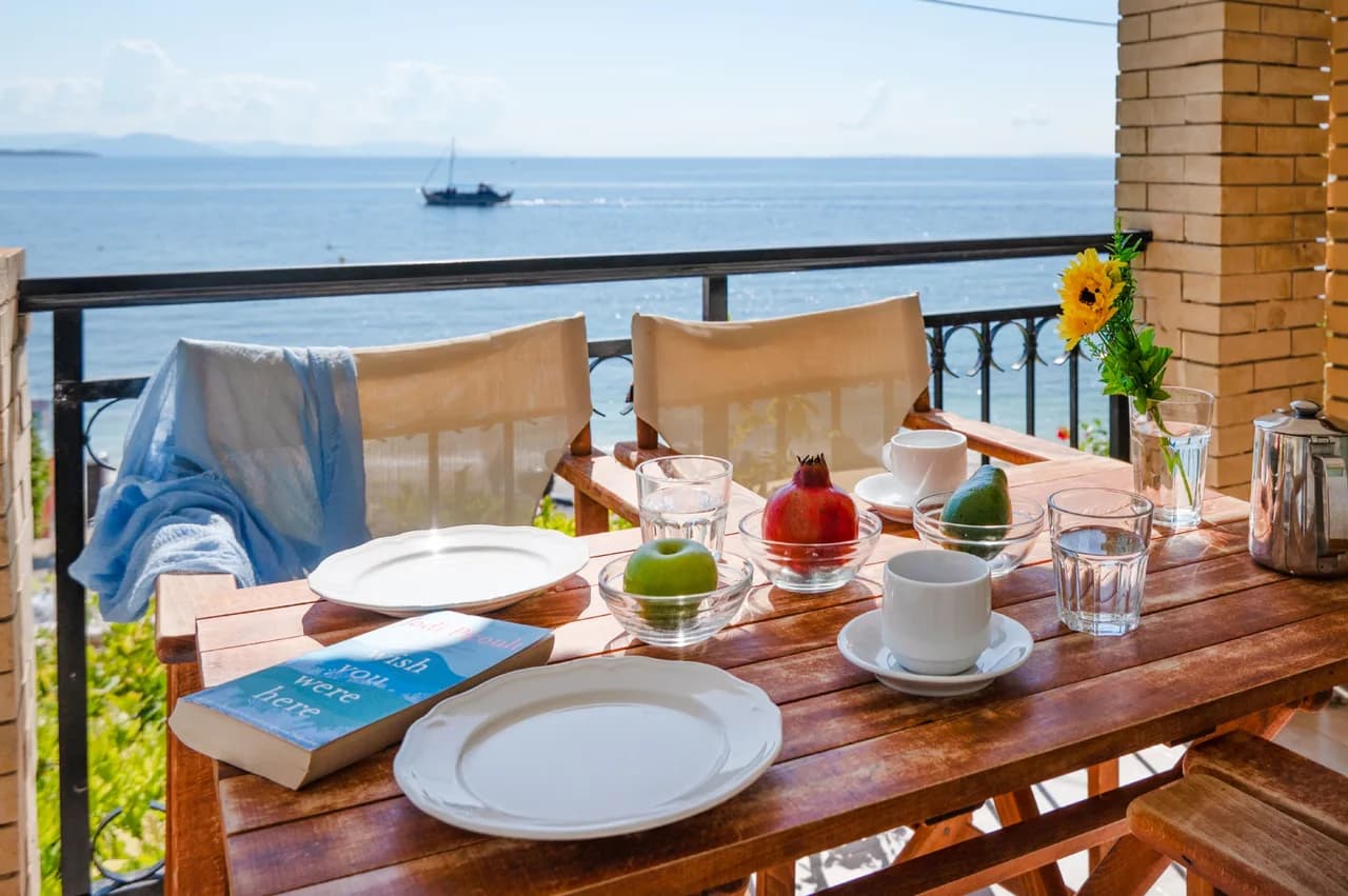 Beachfront One Bedroom Apartment in Katavolos, Foto 4