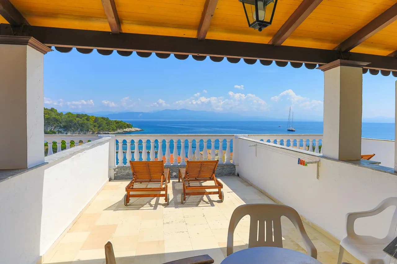 Gaios studio, sea views, private sun-loungers photo 3