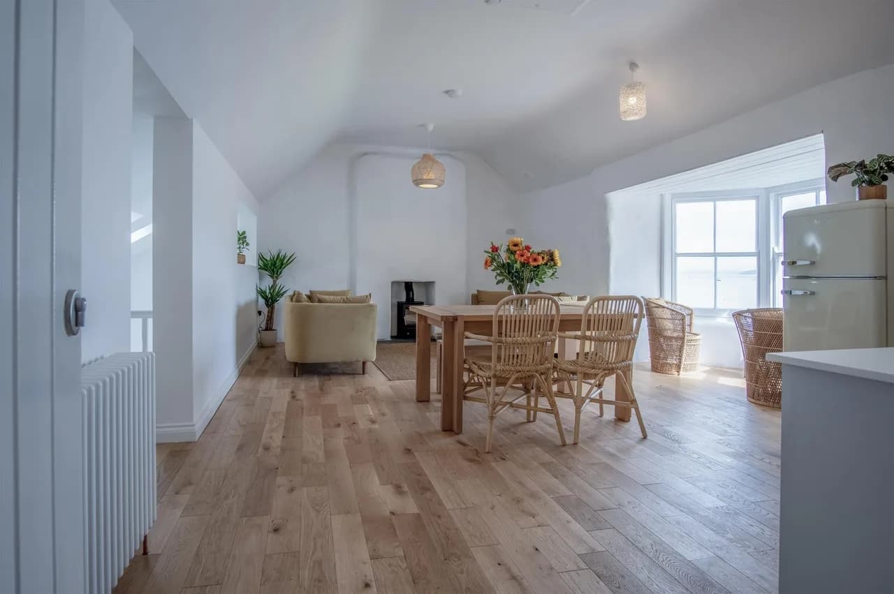 Charming Seven Bedroom Cottage in Dale, Wales photo 3