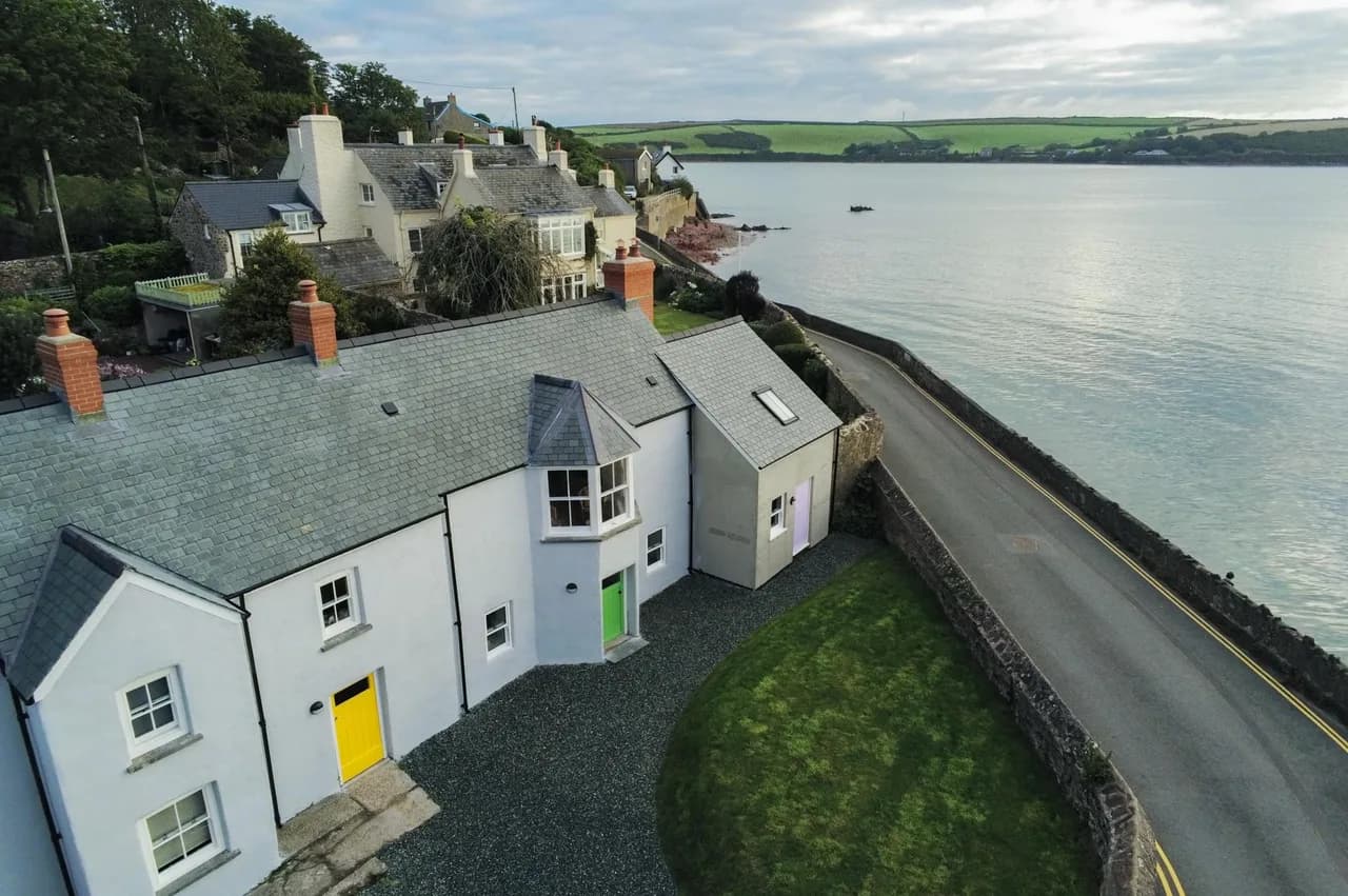 Charming Seven Bedroom Cottage in Dale, Wales photo 4