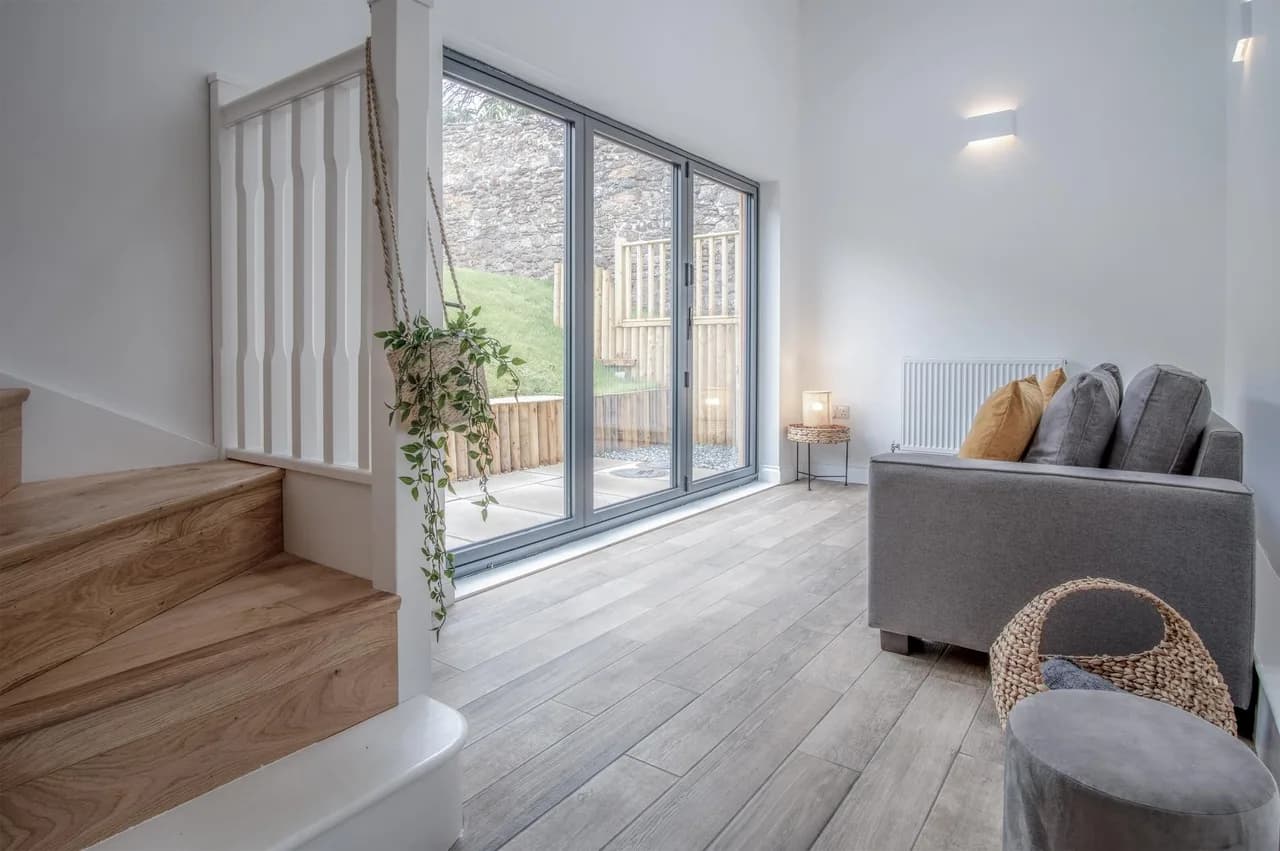 Charming Seven Bedroom Cottage in Dale, Wales photo 5