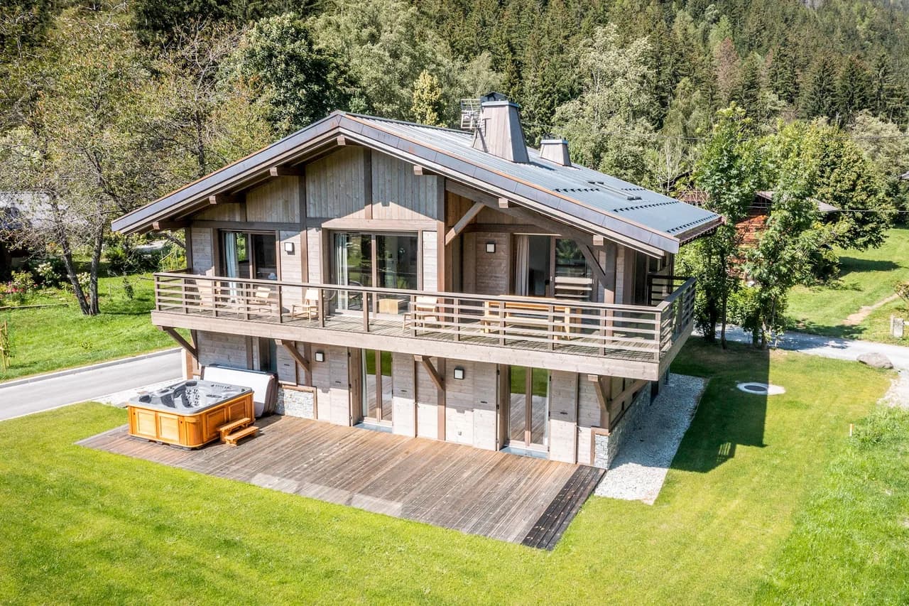 Luxury Chalet with Jacuzzi in French Alps Ski Resorts photo 2